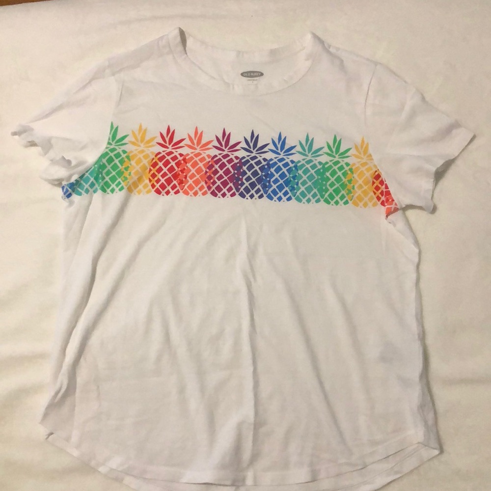 OLD NAVY T-SHIRT
